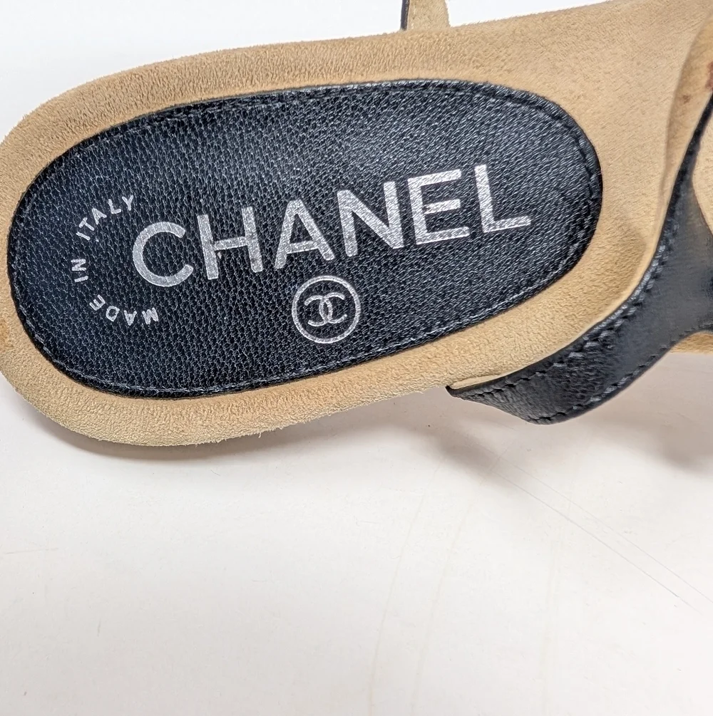 Chanel Camellia CC flat Thong Sandals Black Leather Size 38.5